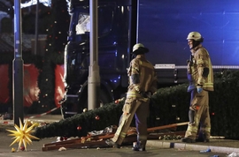 12 Killed in Berlin Attack, Assassin Still at Large
