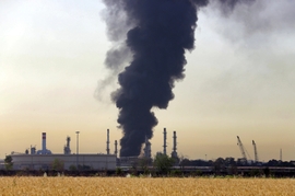 Huge Fire Extinguished at Refinery Near Iran’s Capital