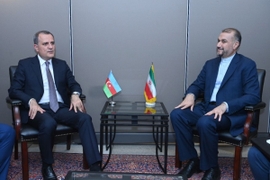 Azerbaijan, Iran Call for Resolving Issues Through Diplomatic Ways