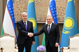 Kazakh, Uzbek Leaders Sign Border Agreement