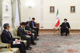 Iran, India Call for Strengthening Economic, Political Ties