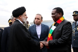 Iran Signs Cooperation Deals with Zimbabwe, Uganda, Kenya